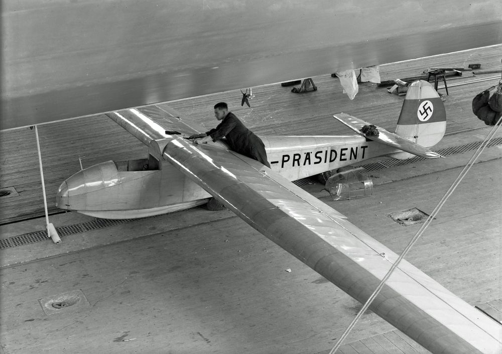Historische Fotoaufnahme des Flugzeuges D-Präsident.